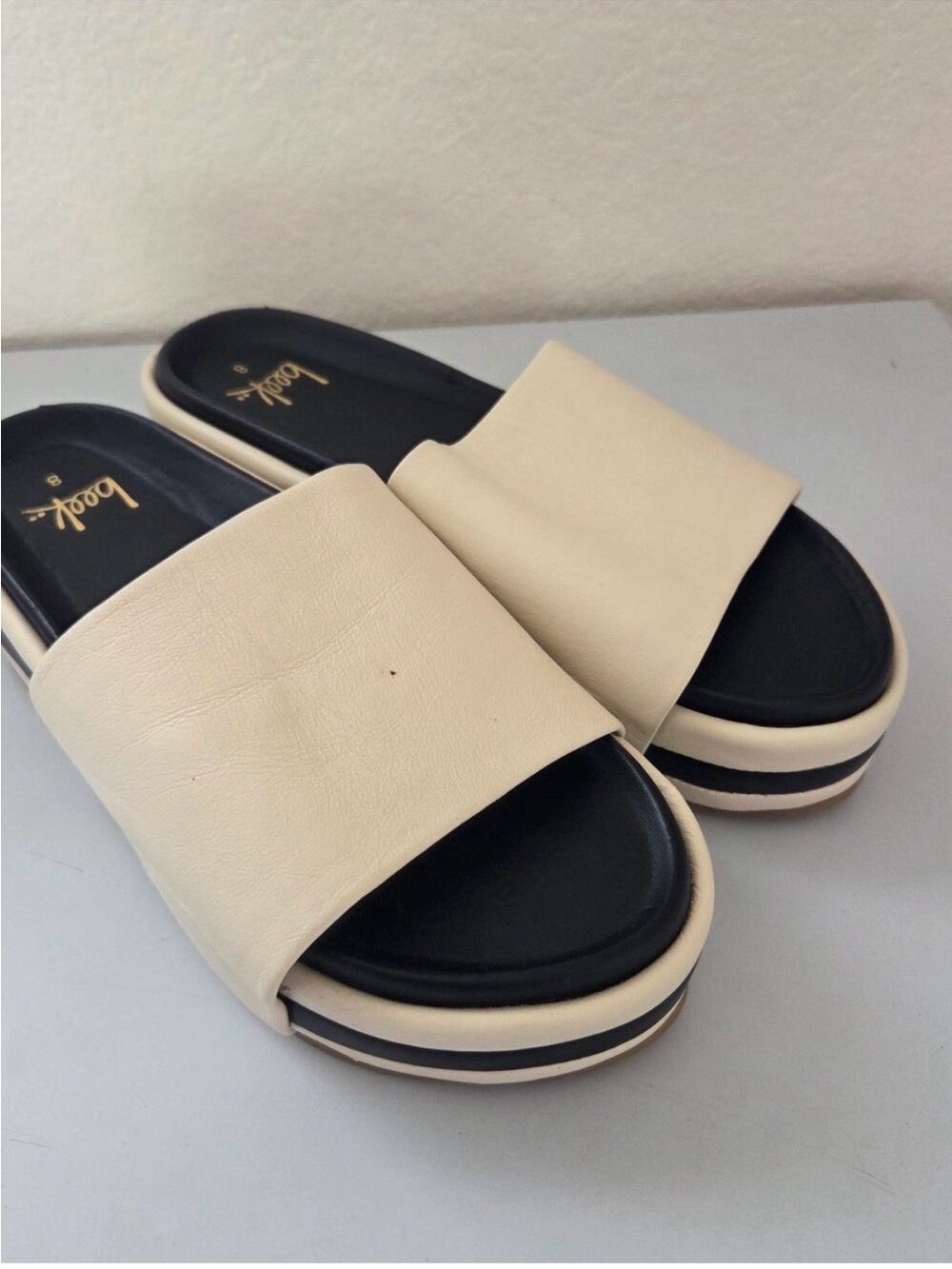 Beek Albatross Stripe slide sandals Size 8 eggshell and black leather EUC